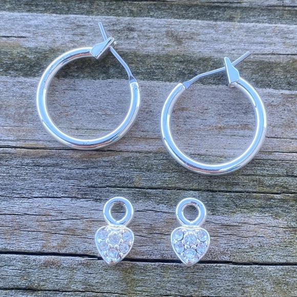 Silver plated hoop earrings with Crystal heart dangles - Picture 6 of 6